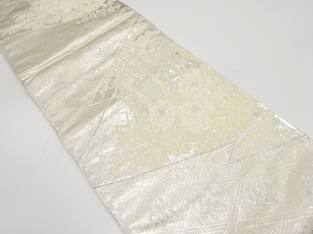 松皮菱に御所車・草花模様織出し袋帯